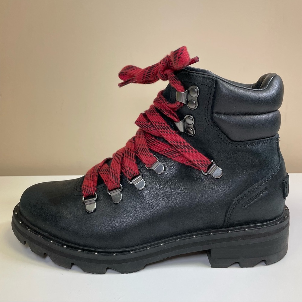 Sorel Black and Red Ankle Booties Rugged Sole - Picture 7 of 14
